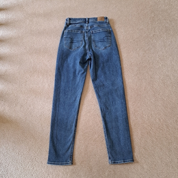 American Eagle Mom Jeans Size 2 Long Blue Denim Stretch Mid Wash Casual - Picture 9 of 12